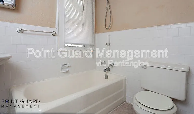 221 S Millwood Ave — Photo 11