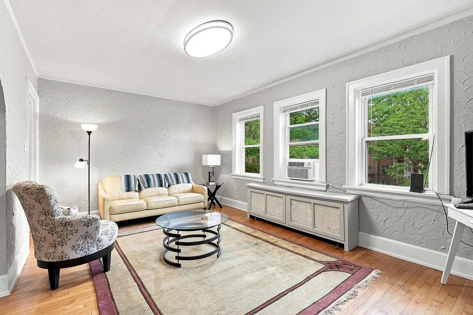 2 bed, 1.0 bath, 947 sqft, $3,429 — Photo 1