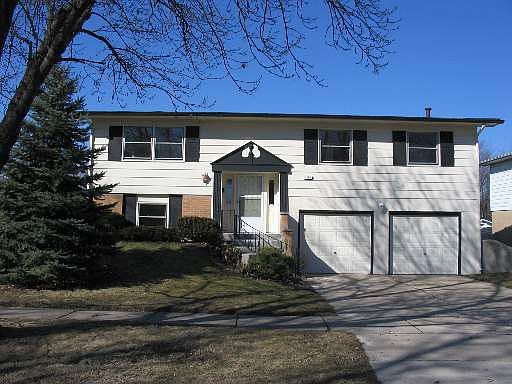 1st image of 825 Manor Ct