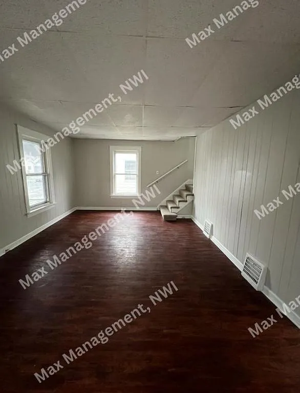 824 Merrill St — Photo 2