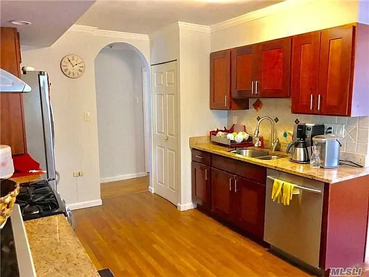 Sold by E Realty International Corp | media 4