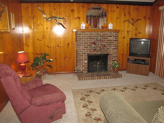 3rd image of 11376 Crestwood Ave