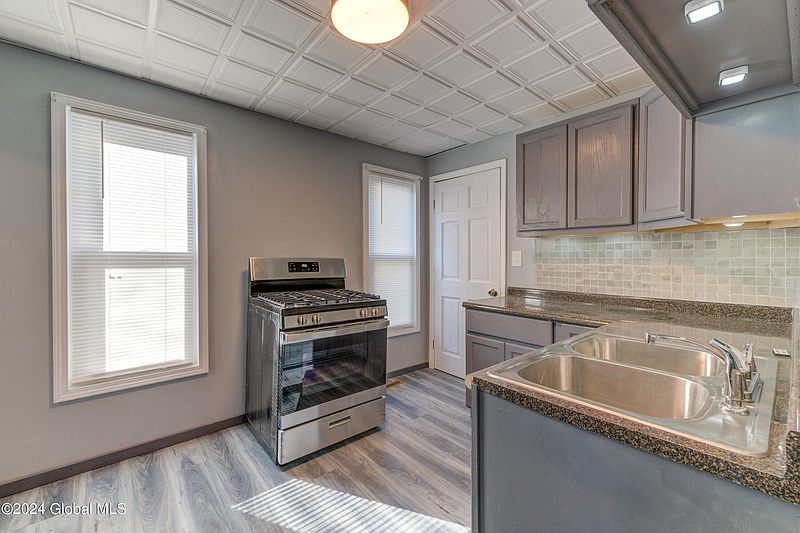 3rd image of 106 Yale Street
