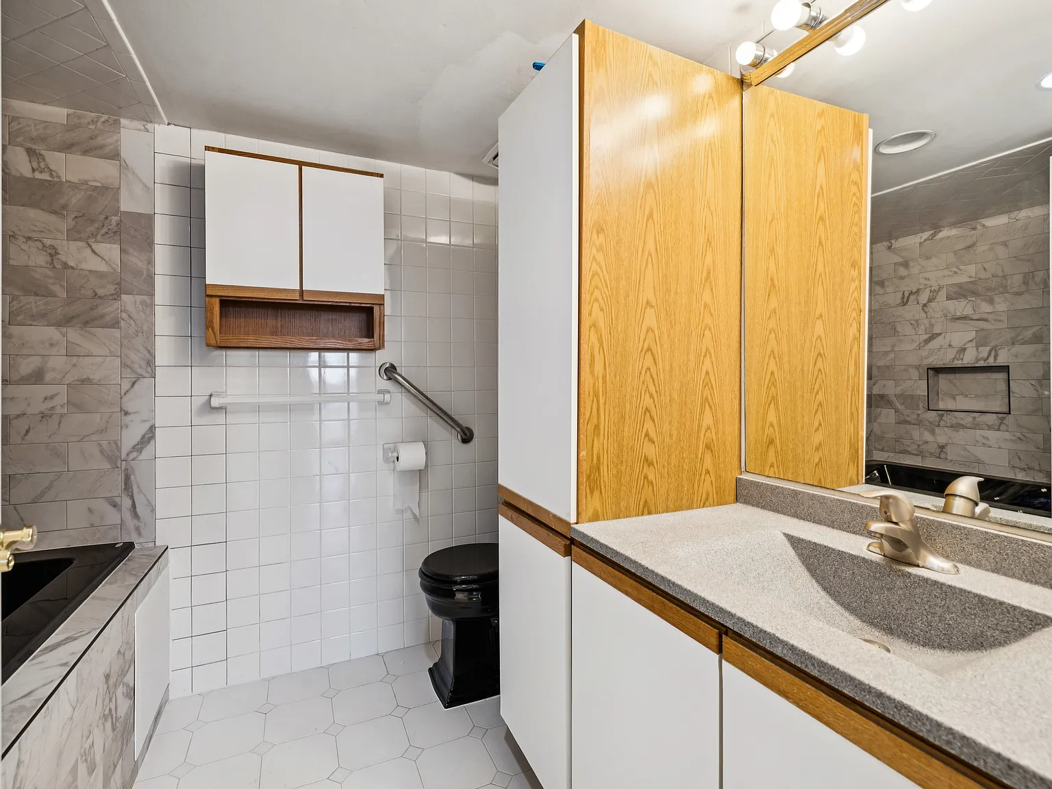 2 bed, 900 sqft, $2,600 — Photo 2