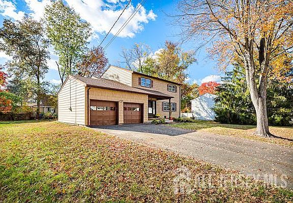 3rd image of 458 Joan St