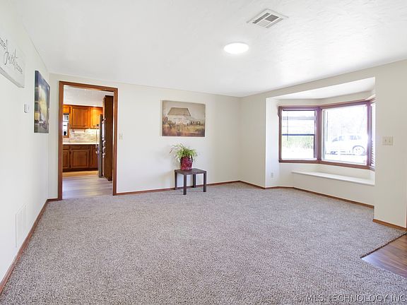3rd image of 31206 E 683rd Rd