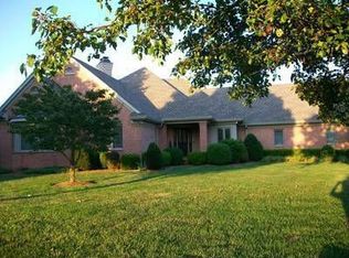 467 Clubhouse Ln, Clarksville, TN 37043