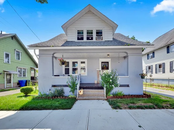 29 Sterling St, Springfield, MA 01107