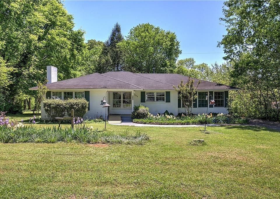 1st image of 303 E Belmont Dr