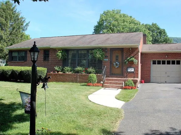 205 Valleydale St, Bluefield, VA 24605