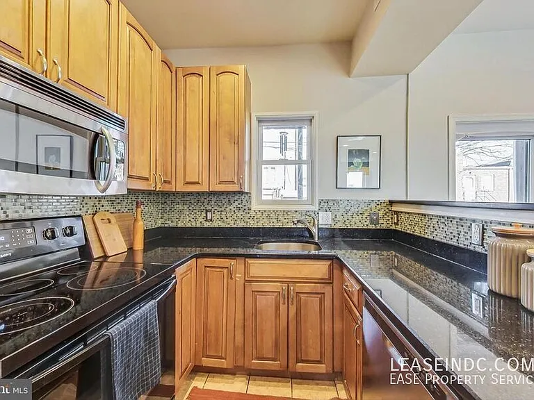 535 Gresham Pl NW — Photo 12