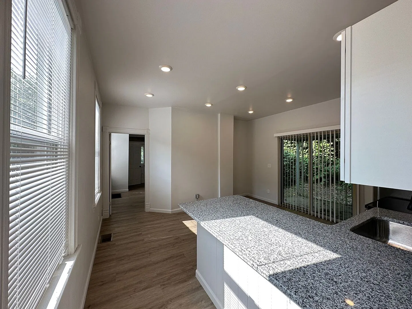 6 Bed/2 Bath w/Ample Parking Mins. from UC $750/pp ($4500/mo) — Photo 3