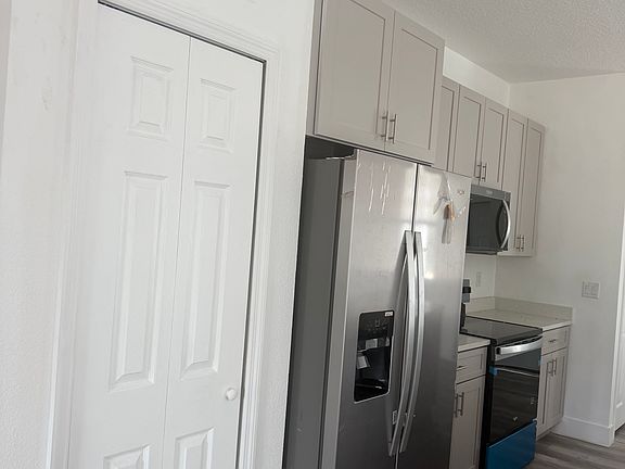5th image of 413 E Main St
