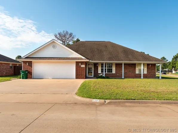 1102 Mahar Dr, Perkins, OK 74059