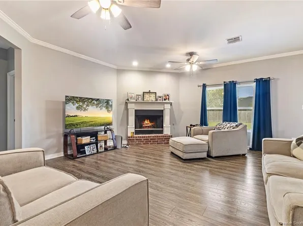 5066 Maplewood Dr, Sulphur, LA 70663