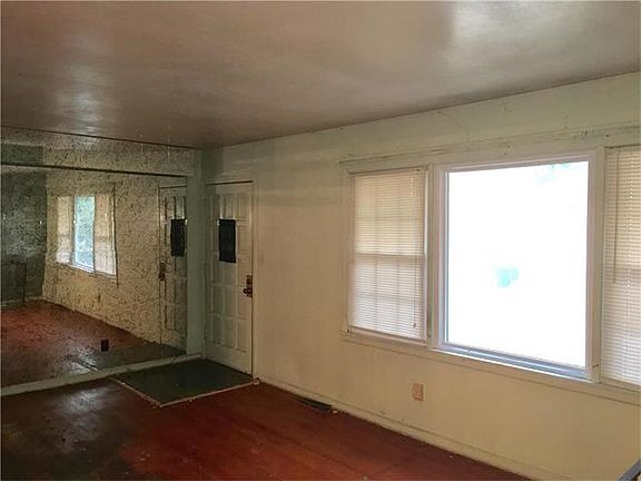 3rd image of 13504 Applewood Dr