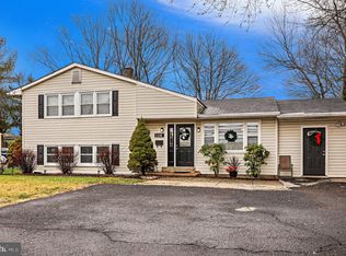 1116 York Rd, Warminster, PA 18974