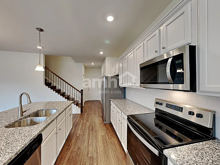 520 Slew Dr — Photo 3