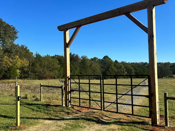 1527 Glass Mill Rd, Chickamauga, GA 30707