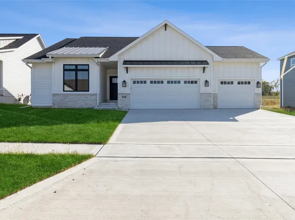 949 Wolf Creek Dr, Polk City, IA 50226