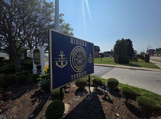 311 Riviera Dr, Saint Clair Shores, MI