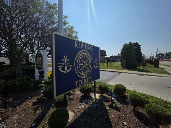 311 Riviera Dr, Saint Clair Shores, MI 48080