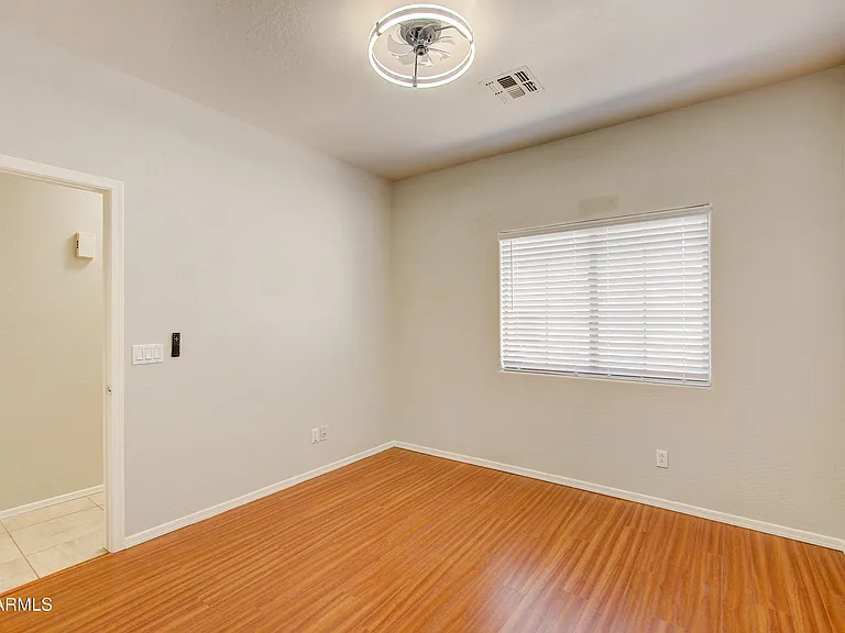 2043 N Holguin Way — Photo 16