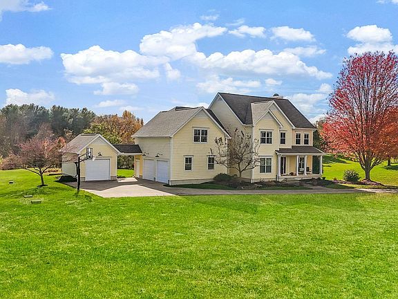 2nd image of 105 Hidden Hills Dr