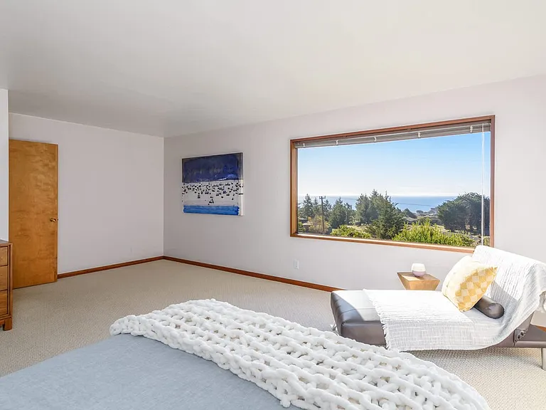 38051 Foothill Close — Photo 6