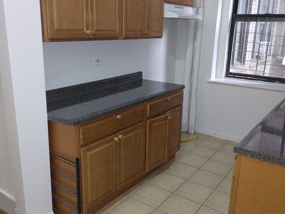 3rd image of 45 E Mosholu Pkwy N APT 1K