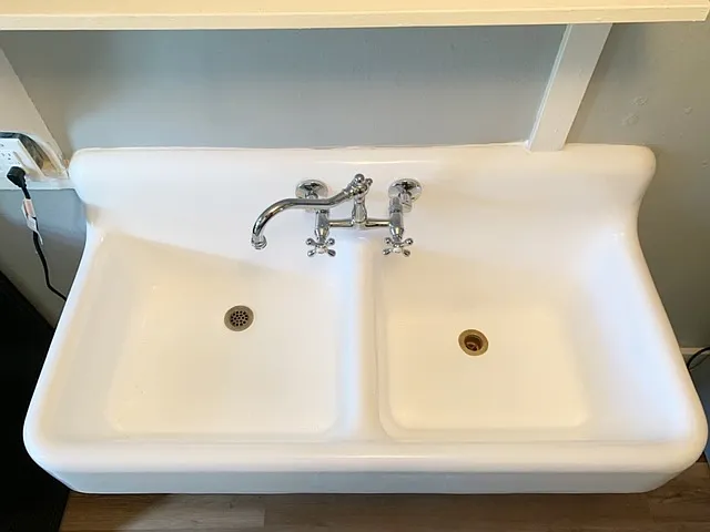 Kitchen: Deep Basin Farm House Sink
