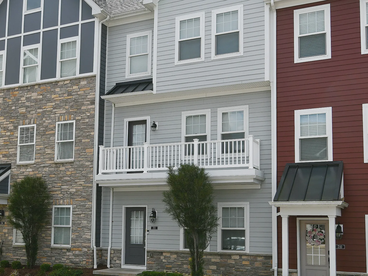 3 bed, 2349 sqft, $3,900 — Photo 1