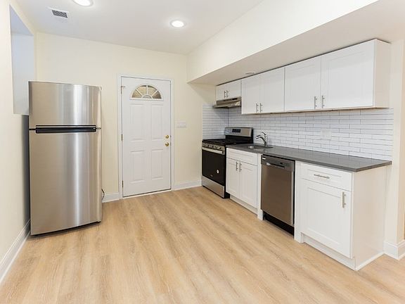 2nd image of 3521-29 N Broadway St #3521-G