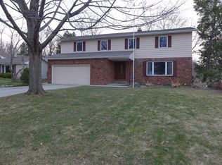 6867 Warrington Dr, North Olmsted, OH 44070