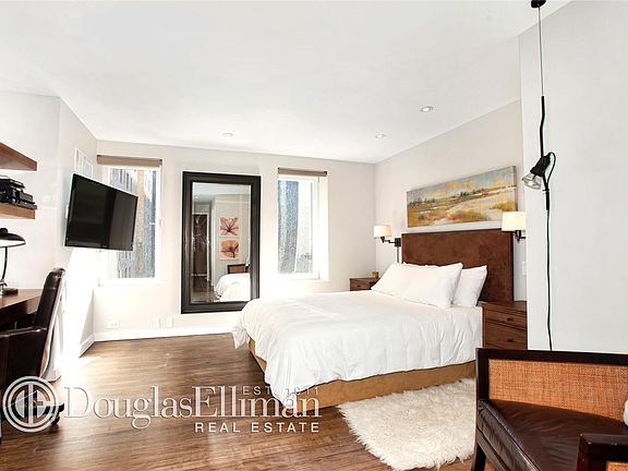3rd image of 106 Central Park S APT 18G