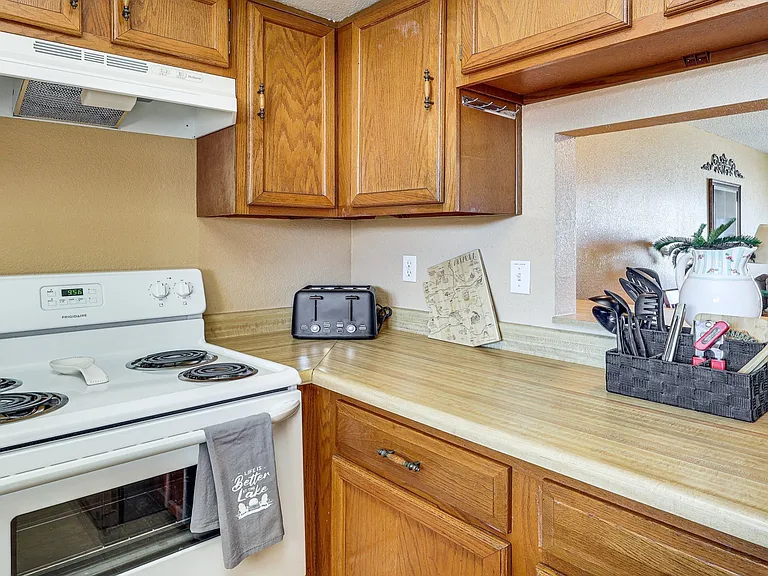 453 Lake Havasu Ave N #D — Photo 9