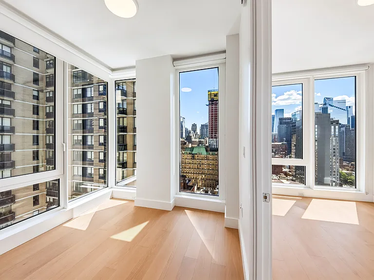 250 W 49th St #82305 — Photo 8