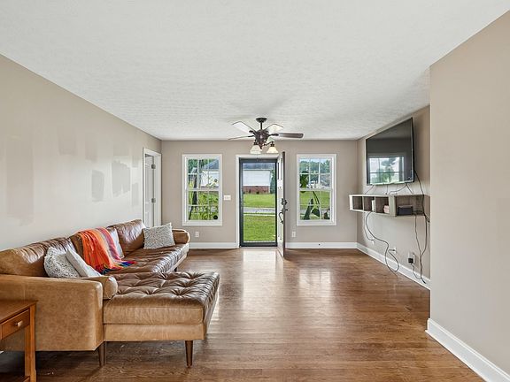2nd image of 503 Polo Ln