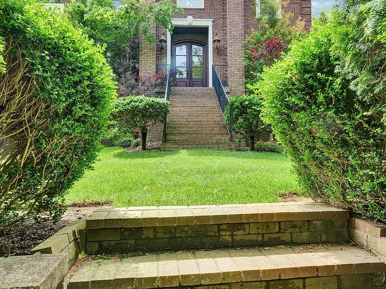 560 N Hubbards Ln — Photo 8