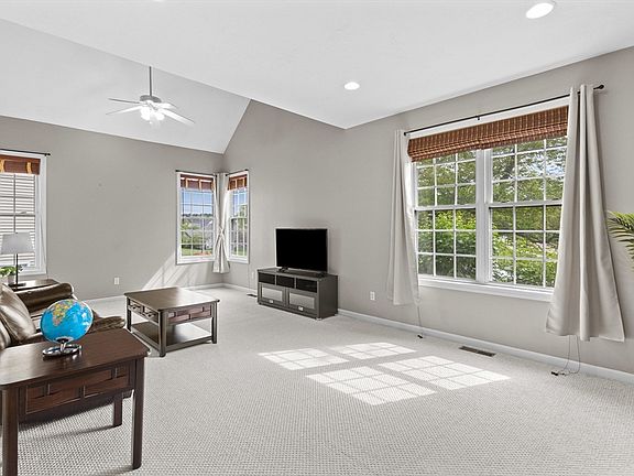 4th image of 18 Ptarmigan Dr Unit 18