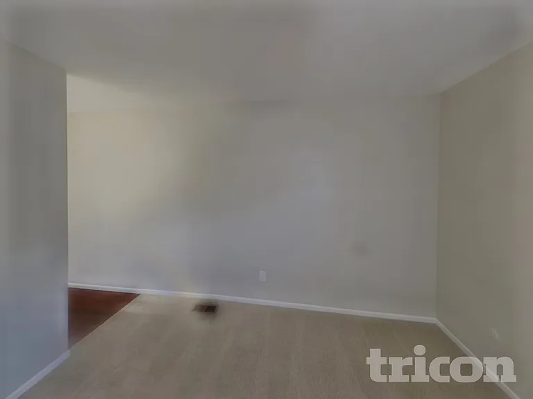 3015 Moonbeam Cir N — Photo 8