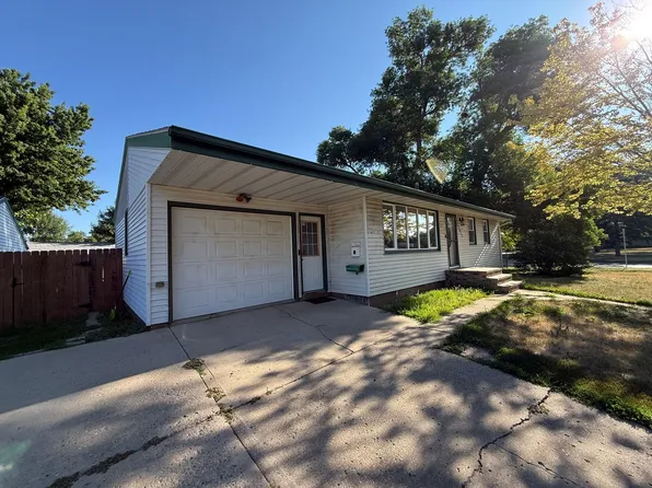 1815 3rd Ave SE, Minot, ND 58701
