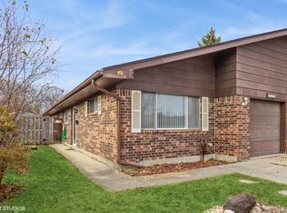 1231 Fulton Dr, Streamwood, IL 60107