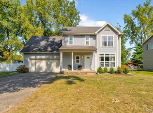 6600 Doyon Dr S, Waterford, MI 48327