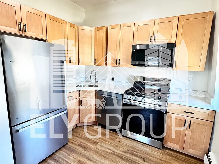 18 Flint St #2 — Photo 4