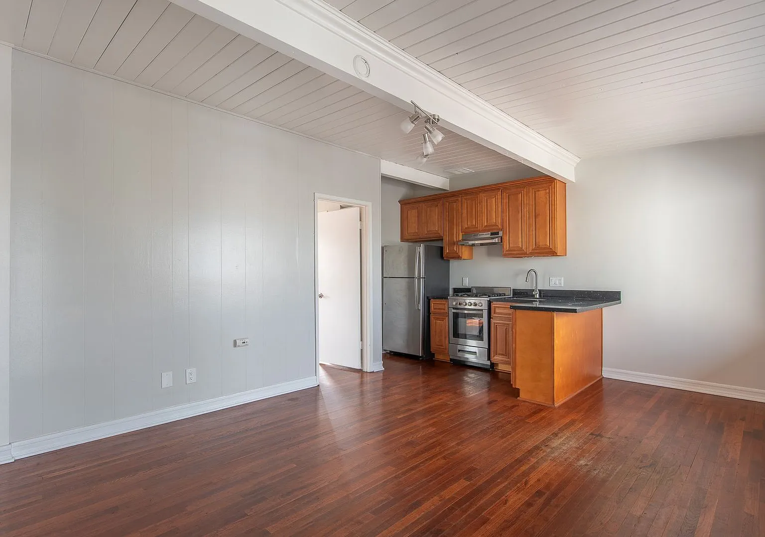 3815 Vermont St — Photo 2