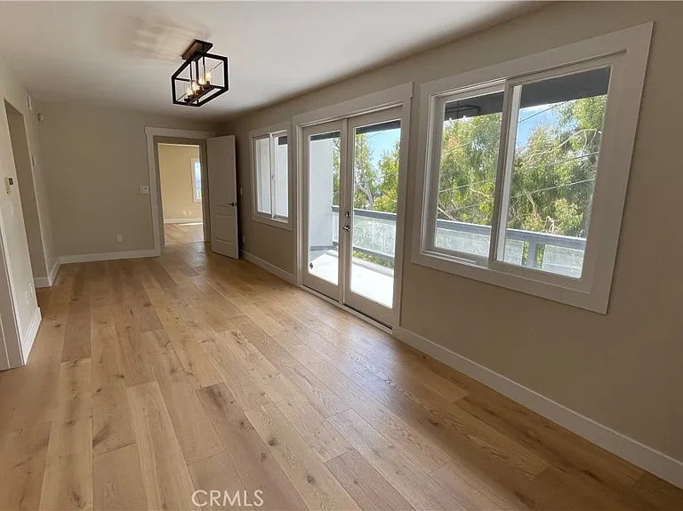 2183 Argyle Ave — Photo 6