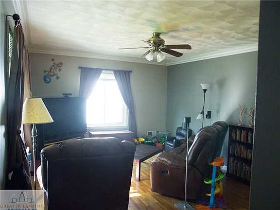 3rd image of 719 Cawood St