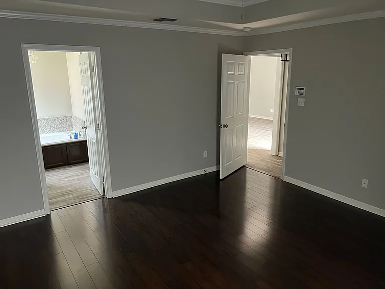 114 Colchester Dr — Photo 9