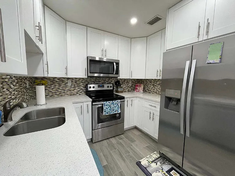 6911 SW 12th St — Photo 31